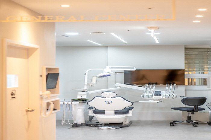 울산 치주염 환자 임플란트 상담